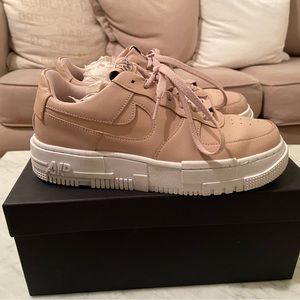 Nike Airforce 1 pixel 8.5!